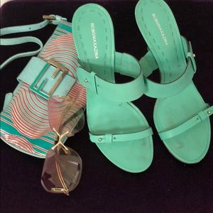 BCBGMAXAZRIA 2 band 3inch pistachio heels